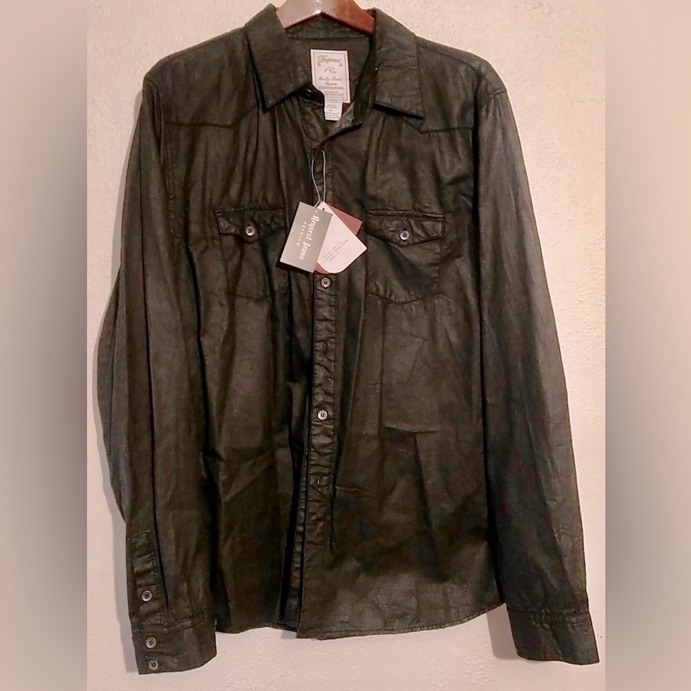 Cool shirt with a coated  tencel fabric.